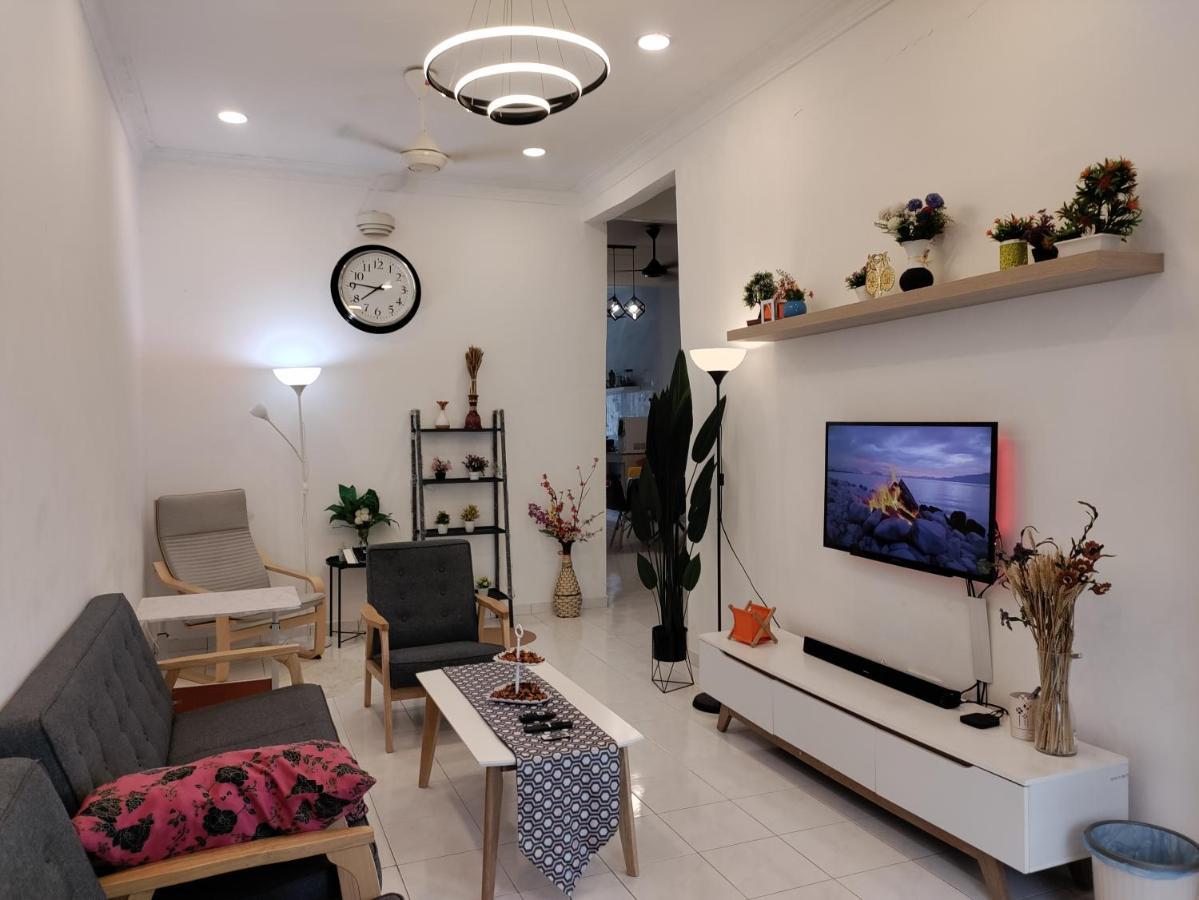 Ubaid Homestay Σερεμπάν Εξωτερικό φωτογραφία