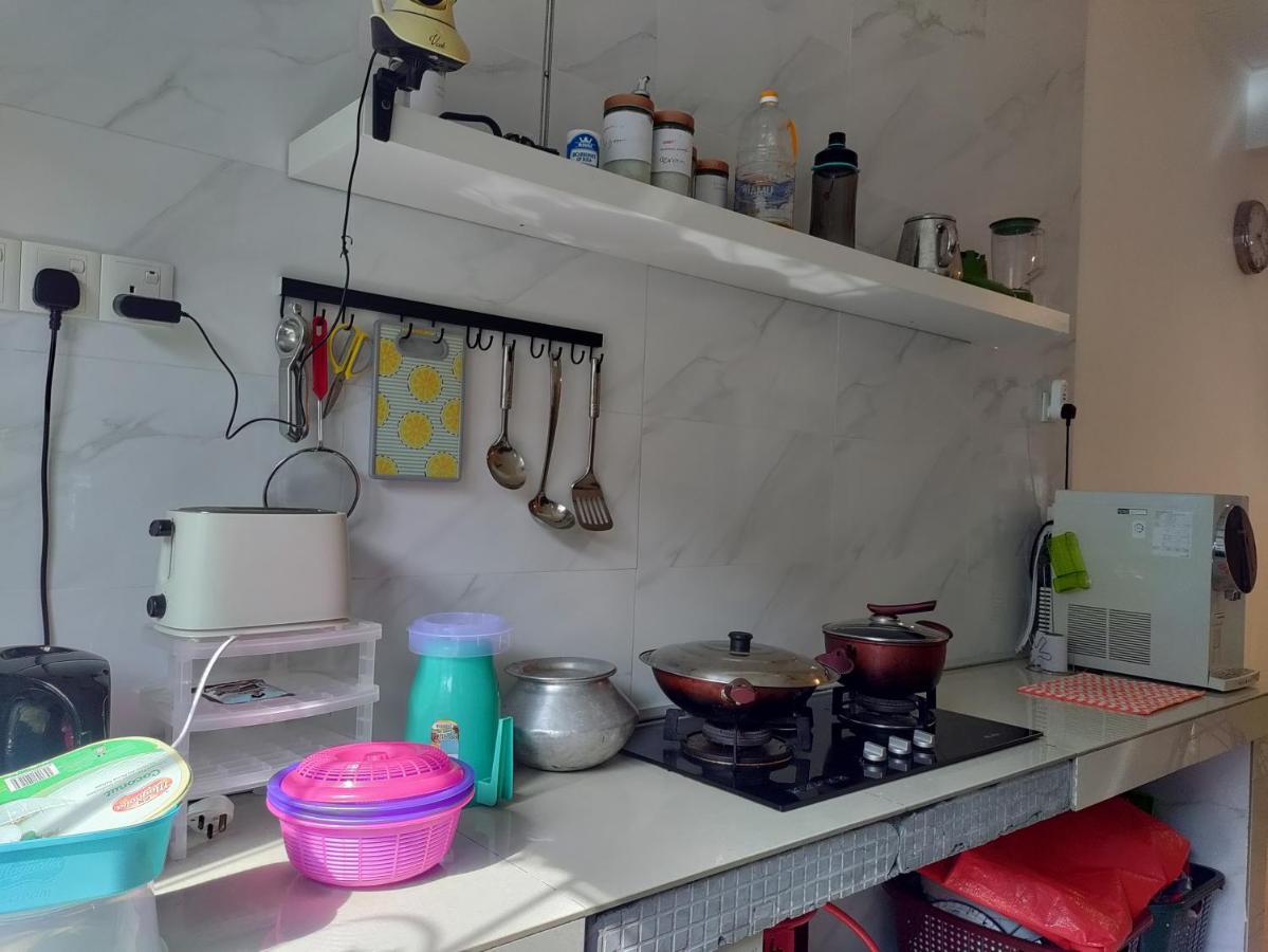 Ubaid Homestay Σερεμπάν Εξωτερικό φωτογραφία