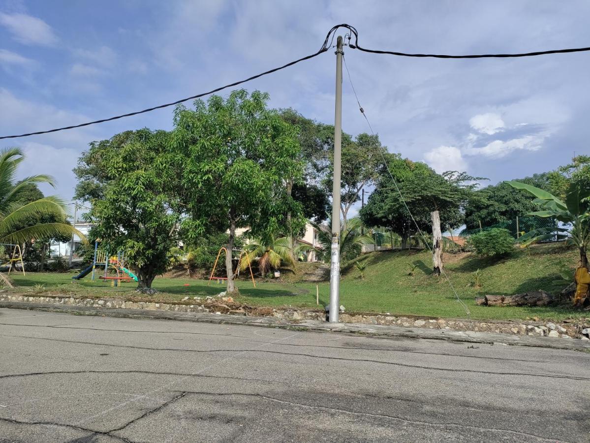 Ubaid Homestay Σερεμπάν Εξωτερικό φωτογραφία