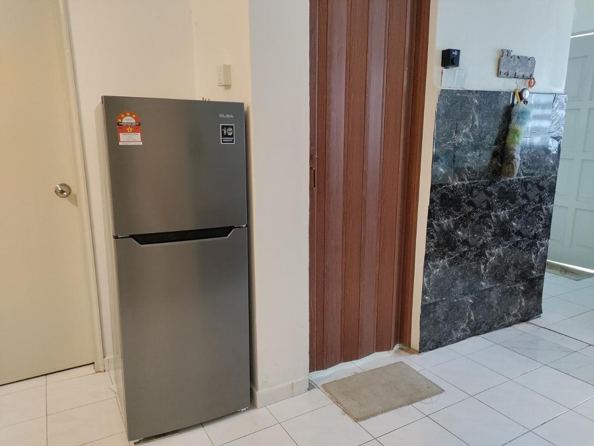 Ubaid Homestay Σερεμπάν Εξωτερικό φωτογραφία