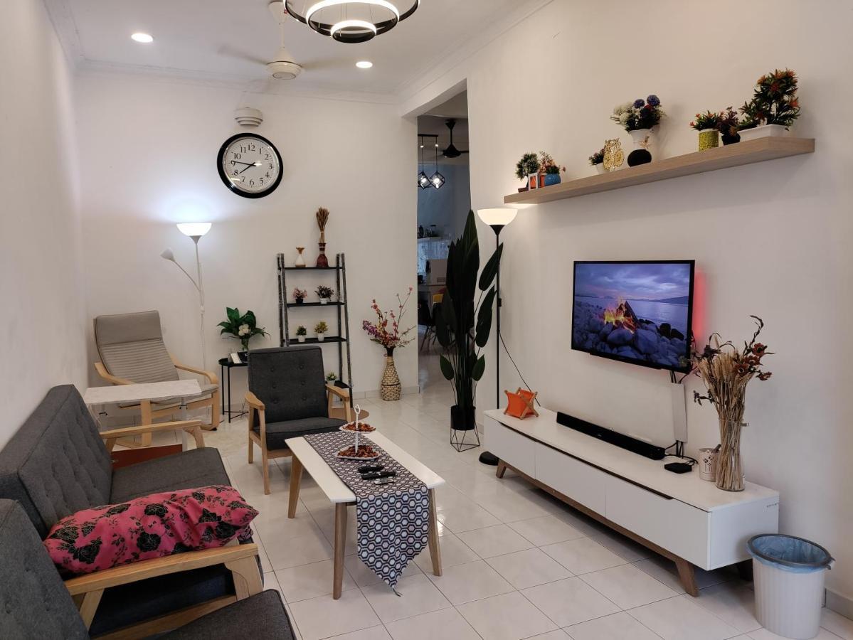 Ubaid Homestay Σερεμπάν Εξωτερικό φωτογραφία